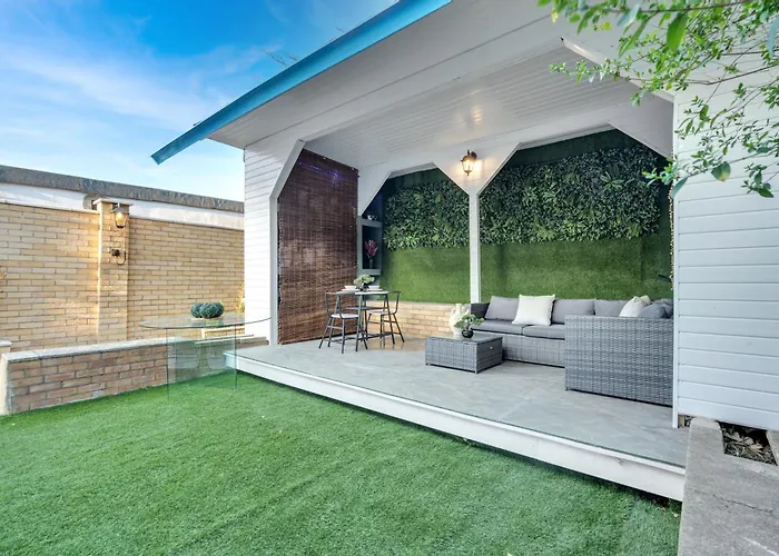 Leaf & Lounge - Free Parking , En-Suite, Near Wembley
