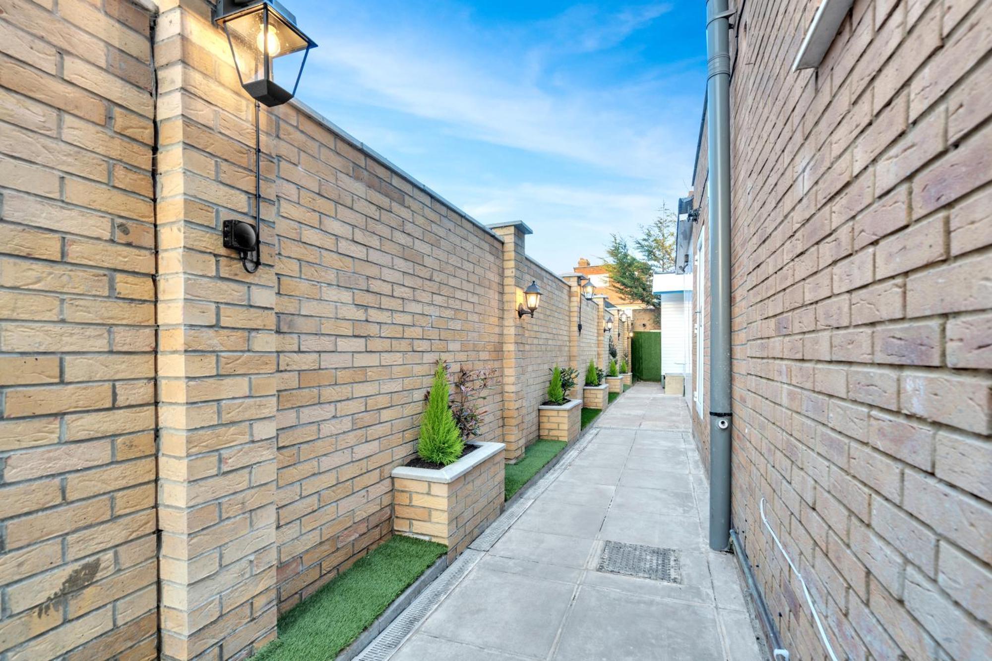 Leaf & Lounge - Free Parking , En-suite, Near Wembley Apartment Perivale