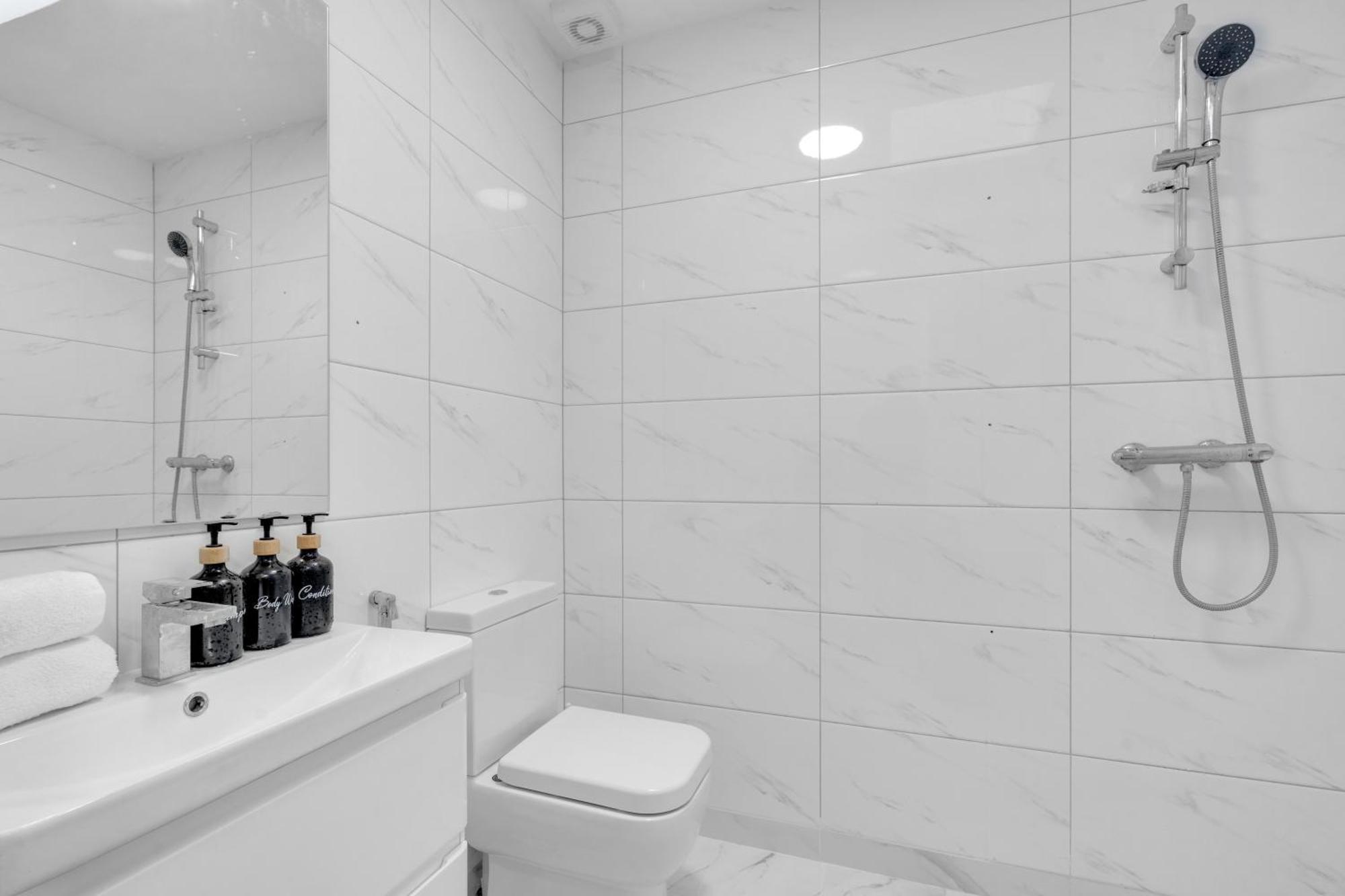 Leaf & Lounge - Free Parking , En-suite, Near Wembley Apartamento *